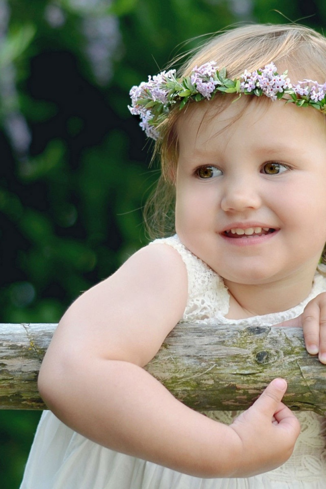Девочка с венком
