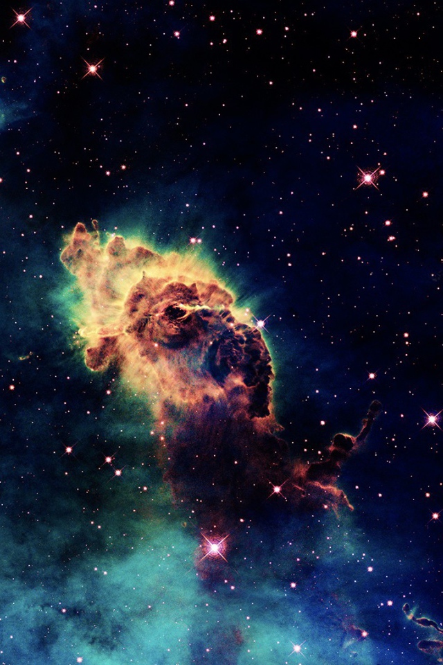 Астероид летящий в космосе