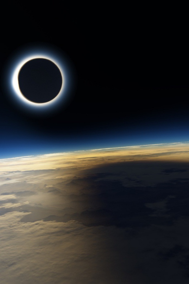 Солнечное затмение из космоса