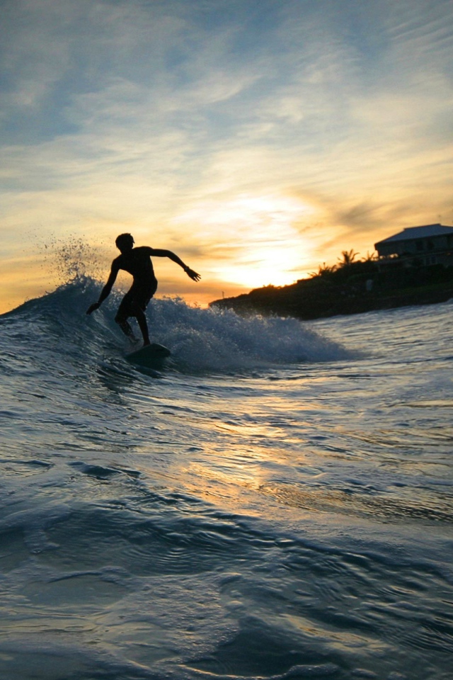 Серфер на закате