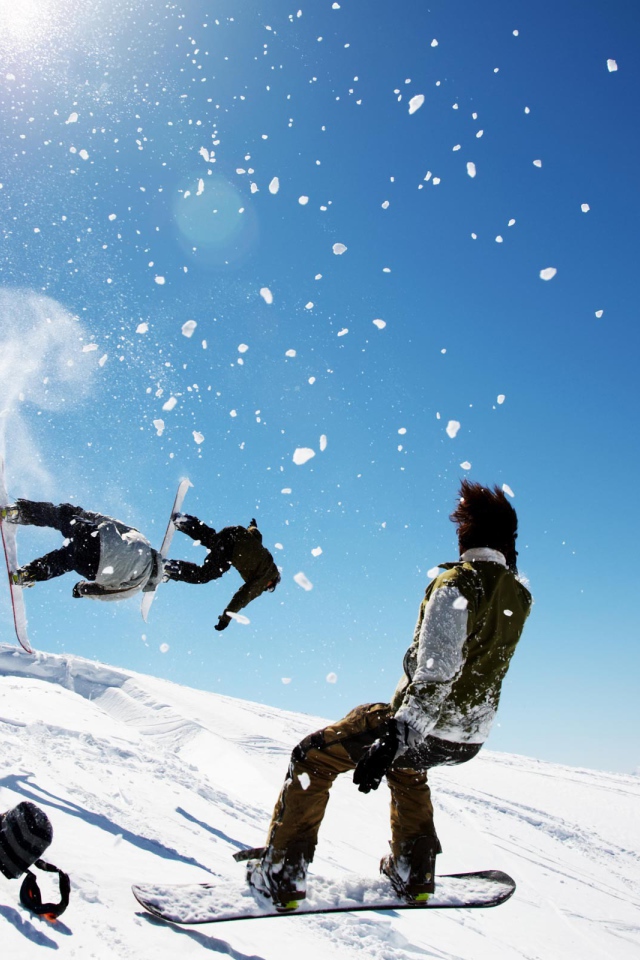 Сноубордисты в горах