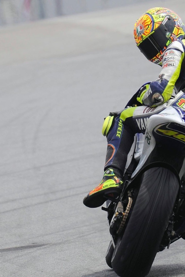 Валентино Росси гонщик на мотоцикле