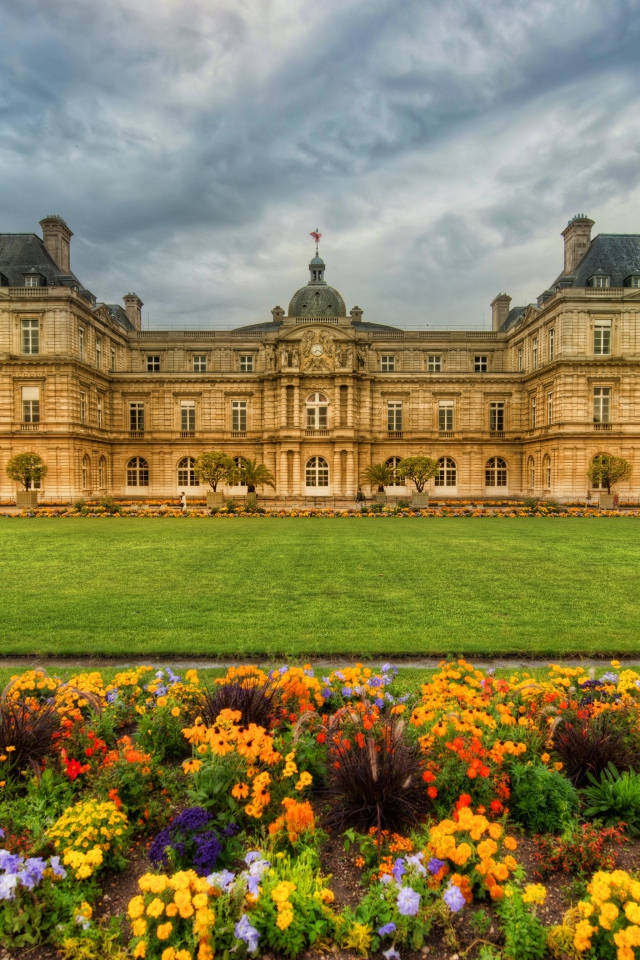 Замок в Париже