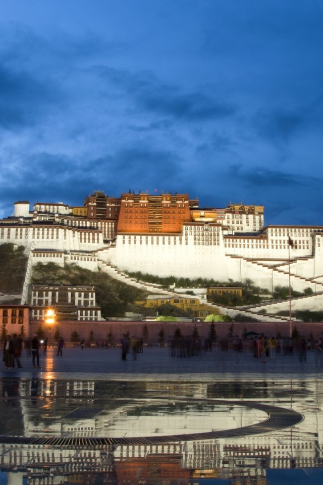 Крепость на горе в Китае