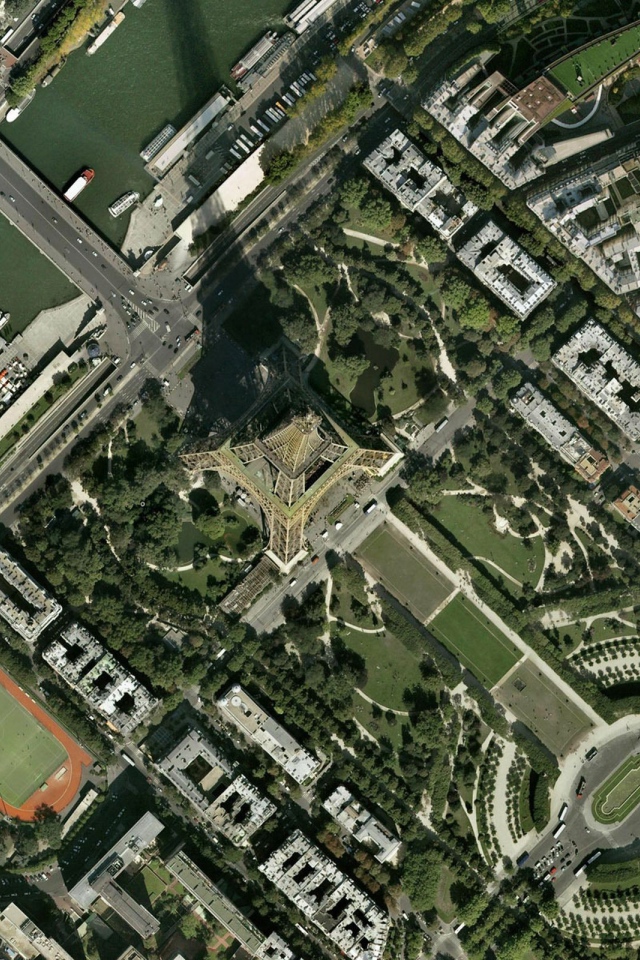 Париж из космоса