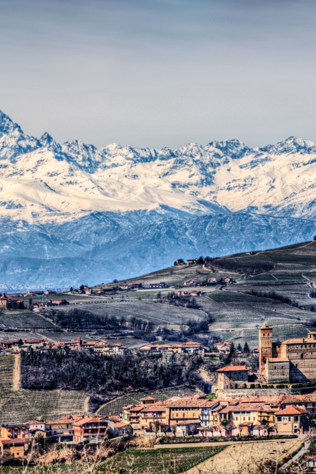 	 Италия Пьемонт у подножия гор