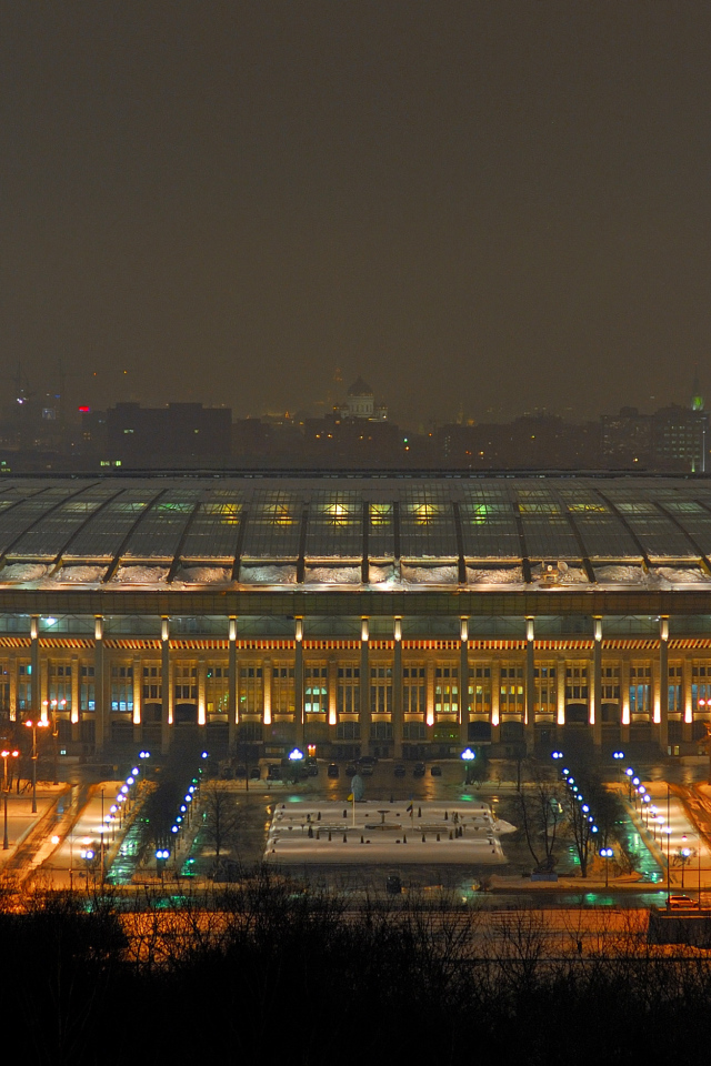 Стадион в Москве в ночное время