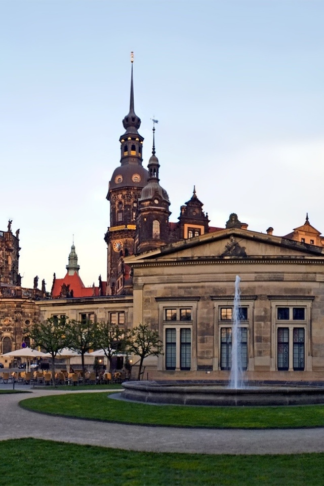 Архитектурный ансамбль с фонтаном