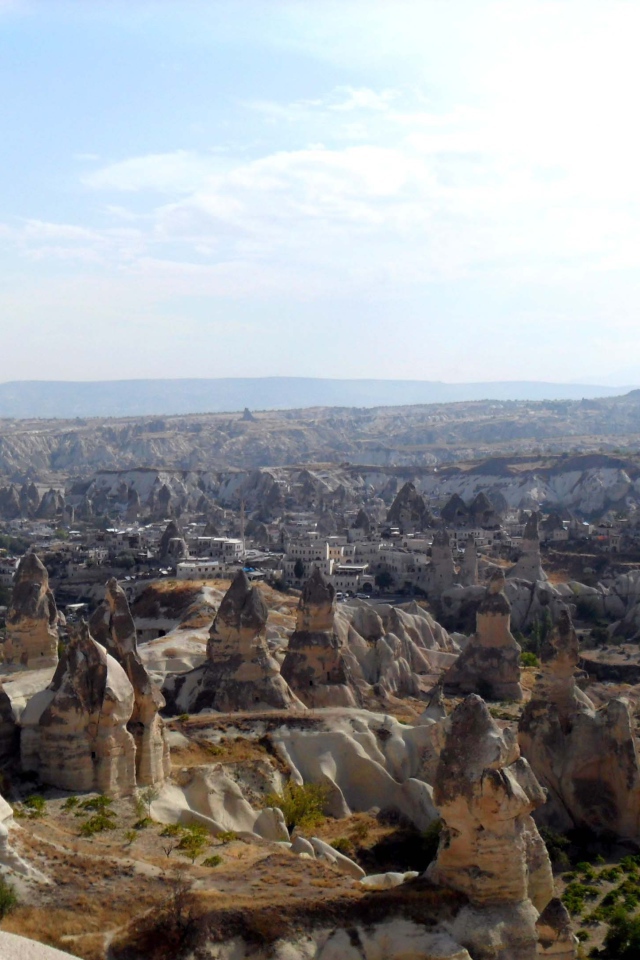 Волшебные дымоходы Турции с видом на город