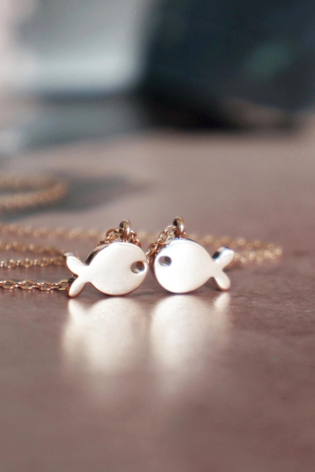 Кулон, рыбы