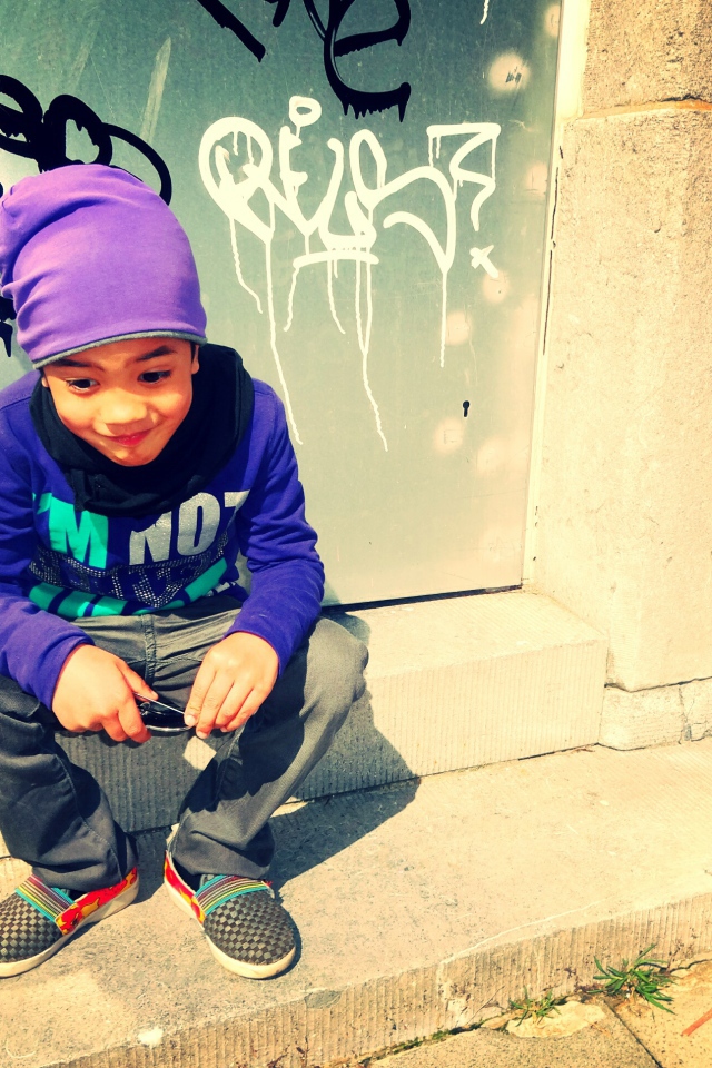 Мальчик в фиолетовой шапке, swag