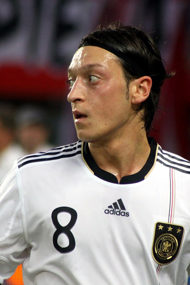 Арсенал Месут Озил