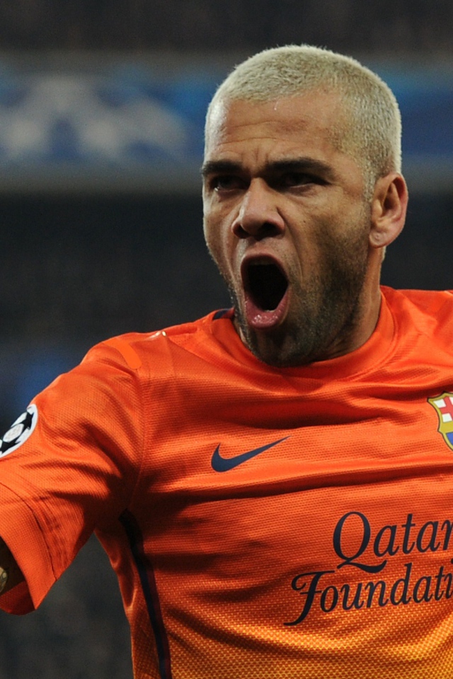 Барселона Даниэл Алвес в оранжевой футболке