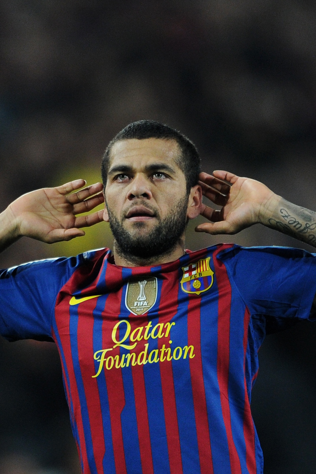 Барселона Даниэл Алвес слушает болельщиков