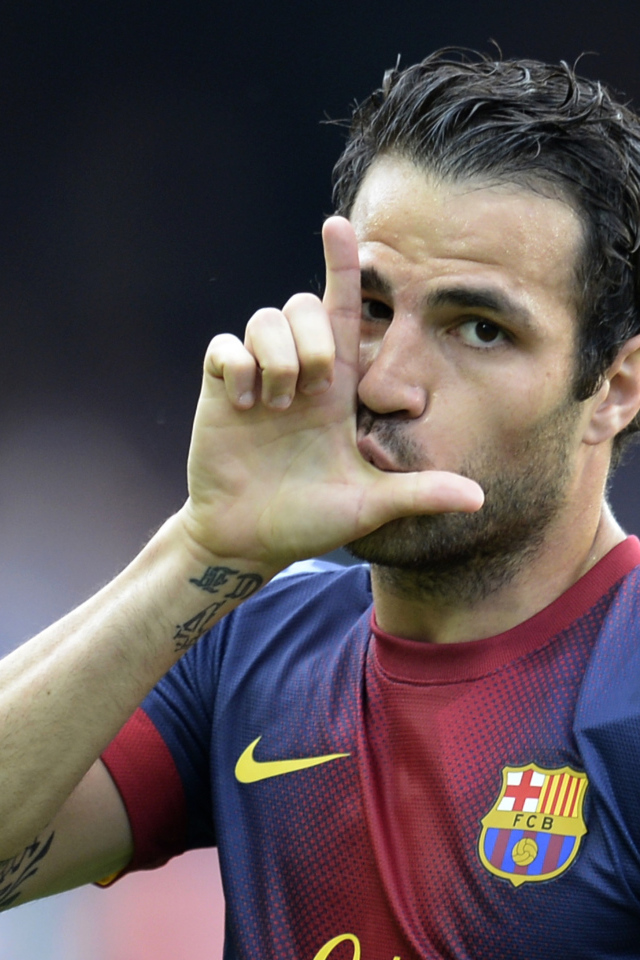 Барселона Франсеск Фабрегас целует палец