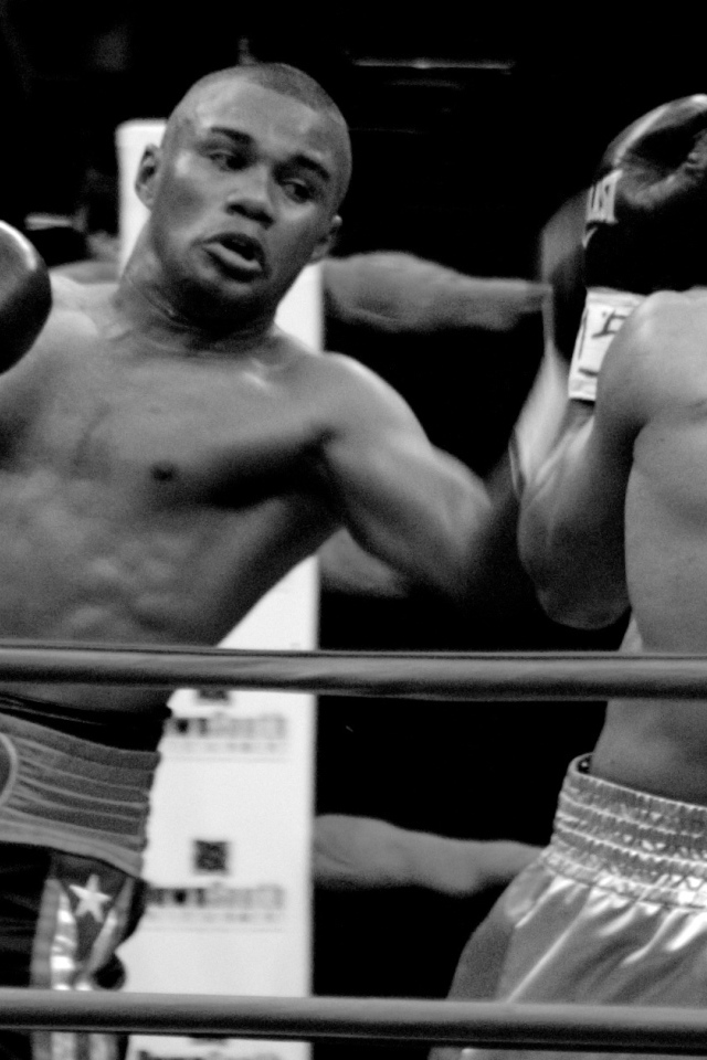 Боксер Феликс Тринидад в середине боя