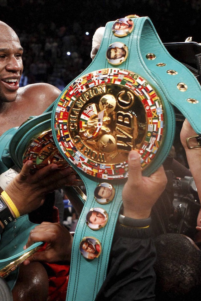 Боксер Флойд Мэйуэзер-младший и его призы