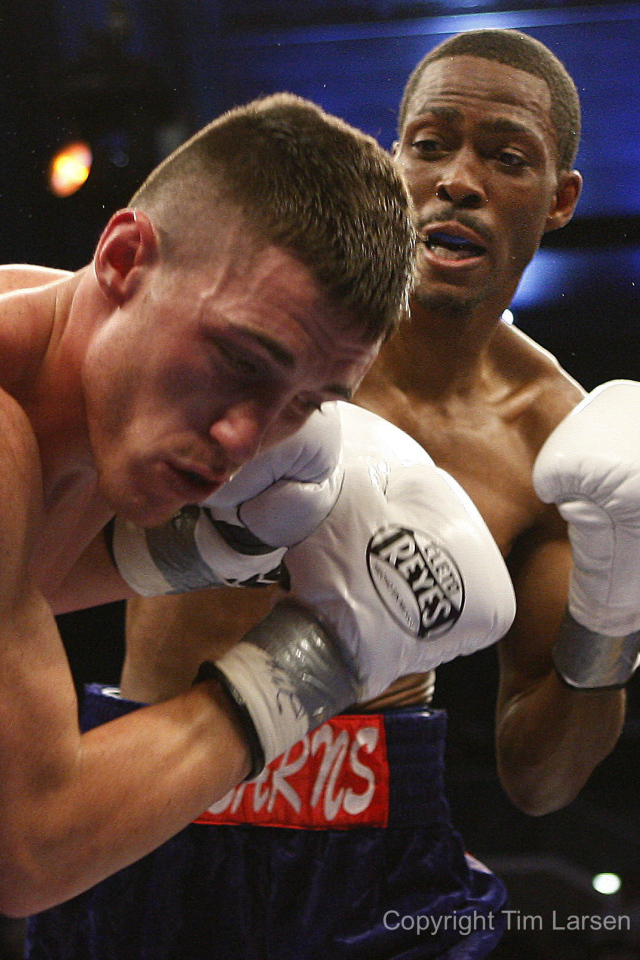 Боксер Томас Хернс сокрушительный удар