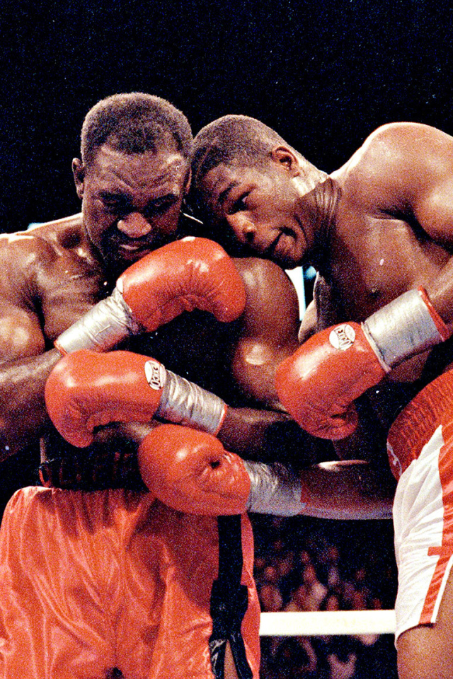 Boxing legend Riddick Bowe vs Holyfield
