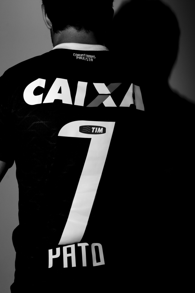 Коринфянам Алешандре Пато в черном