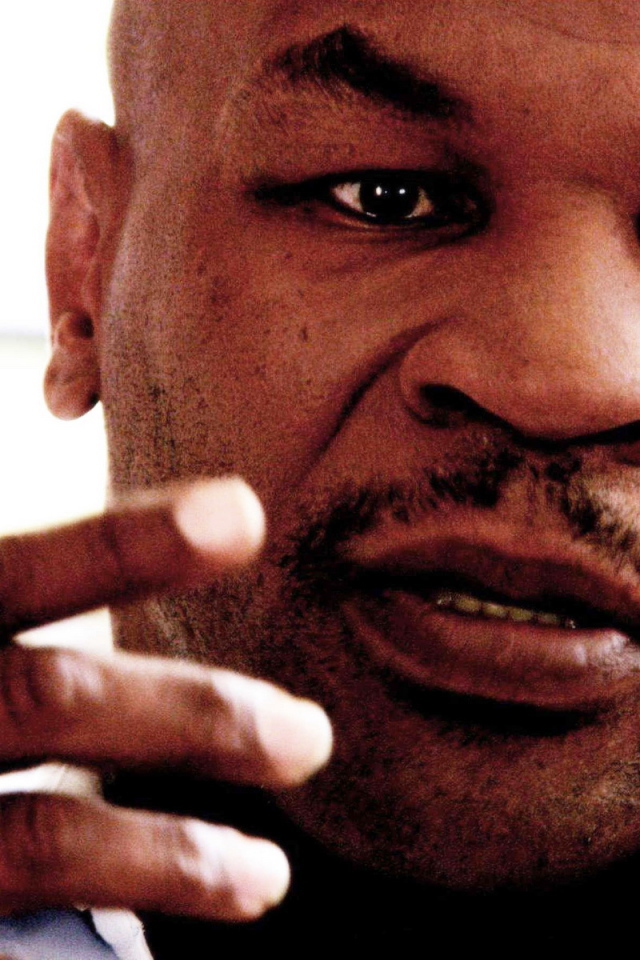 Известный боксер Майк Тайсон крупным планом