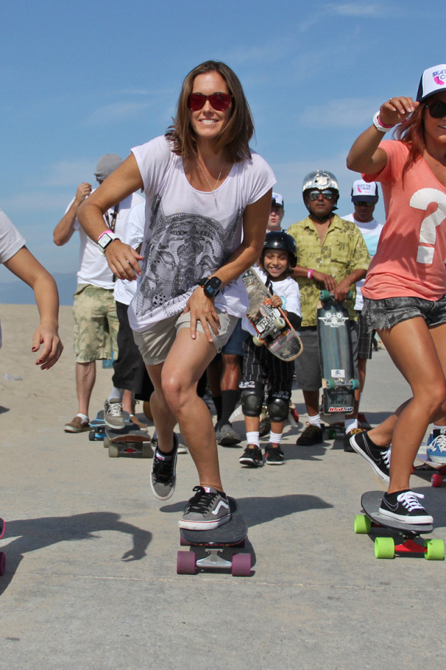 Девушки со скейтами