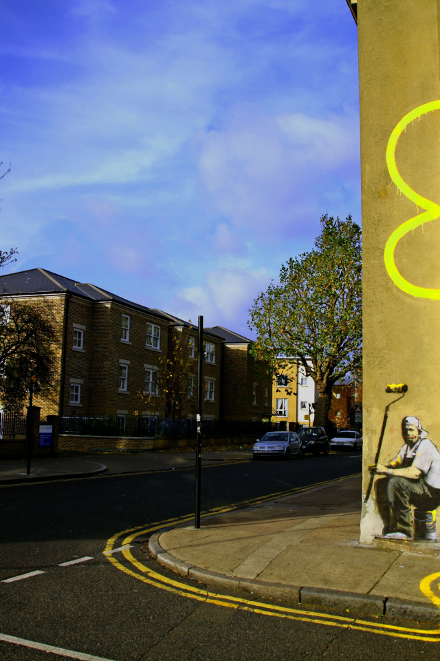 Граффити, жёлтый цветок, Бэнкси