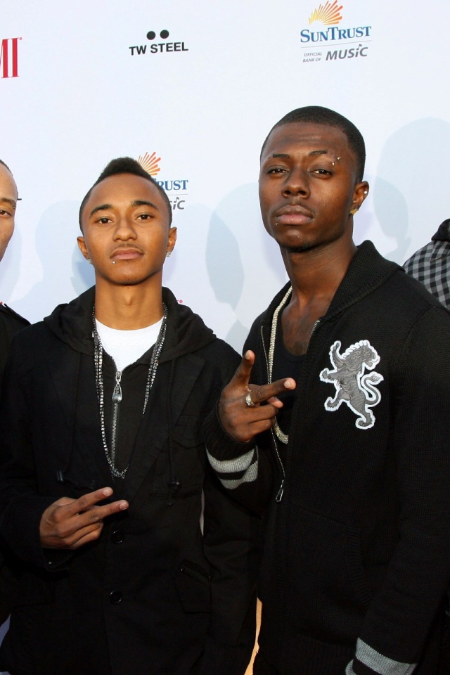 Парни, стиль swag