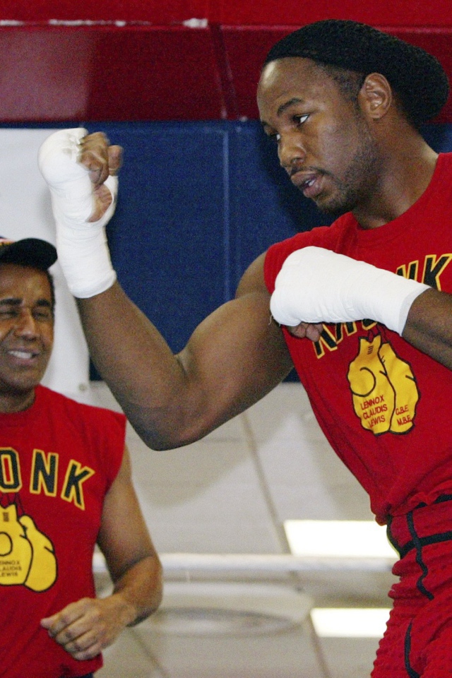 Леннокс Льюис тренируется