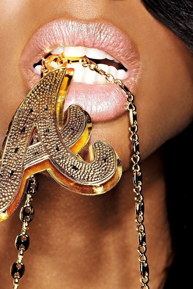 Lips and pendant, swag