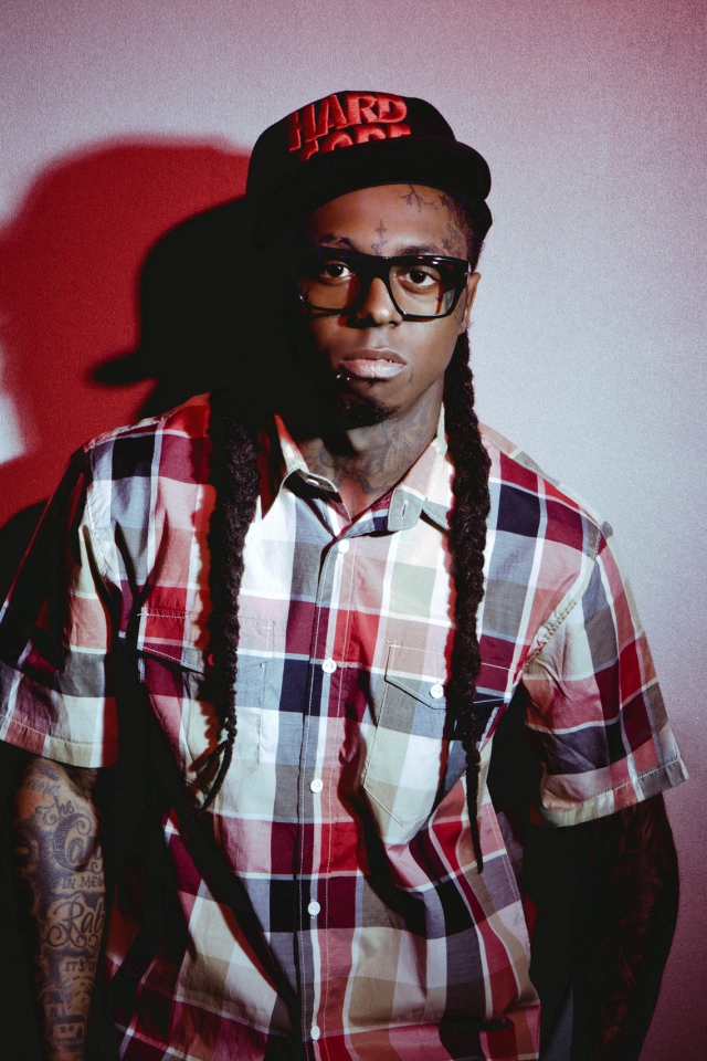 Парень с татуировками и кепке, swag