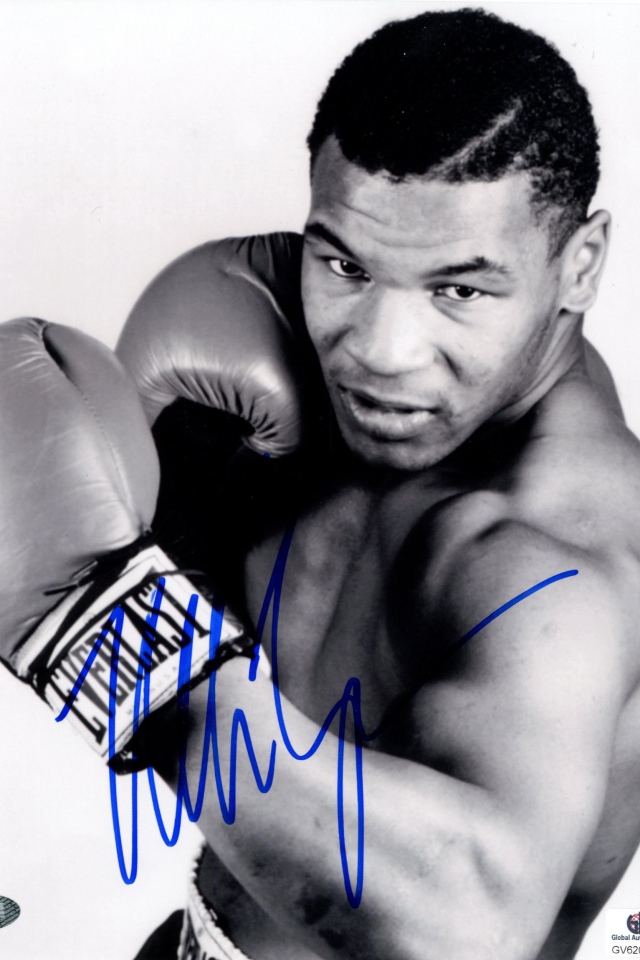 Майк Тайсон в темных тонах