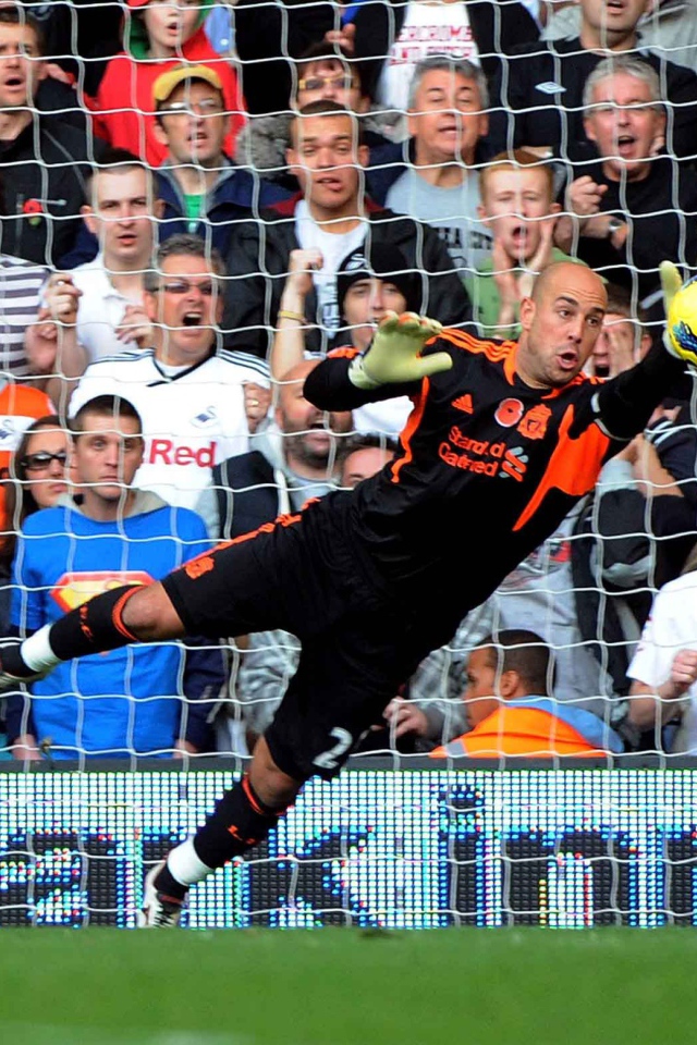 Наполи Пепе Рейна ловит мяч