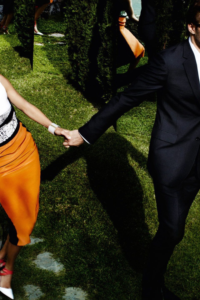 Фотография мужчины в костюме и женщины в платье