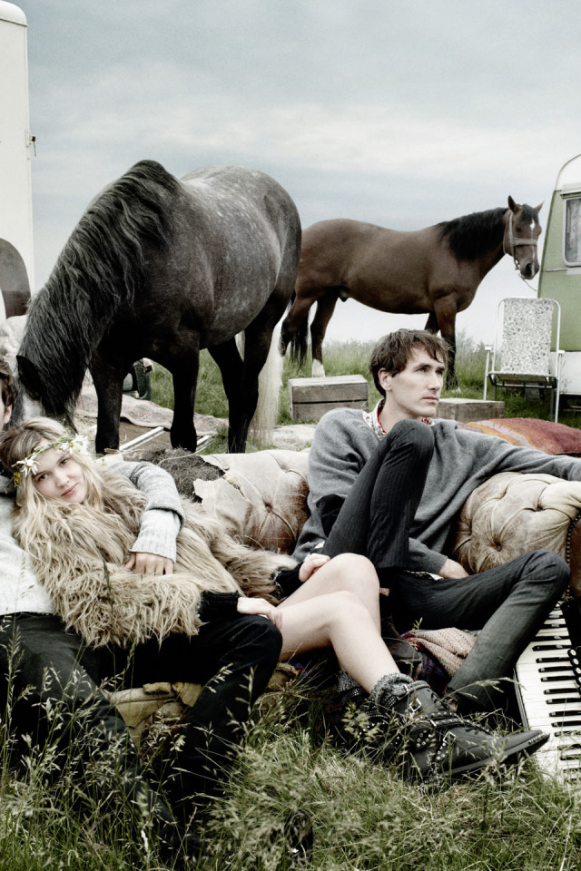 Фотография компании хиппи