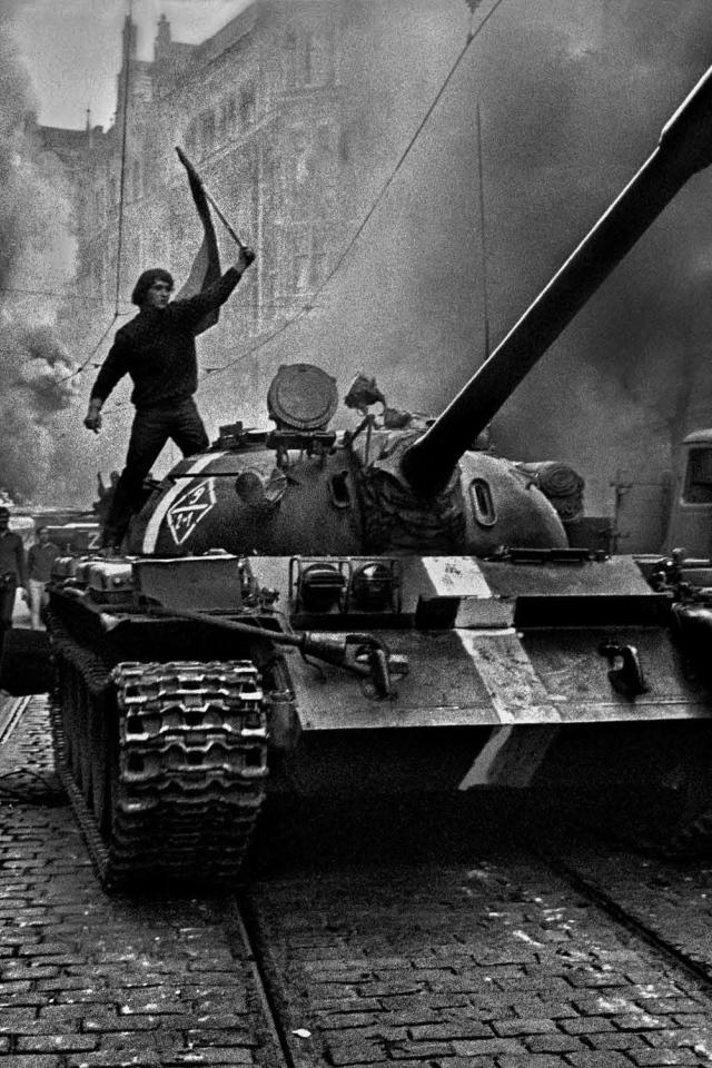 Революционер на танке