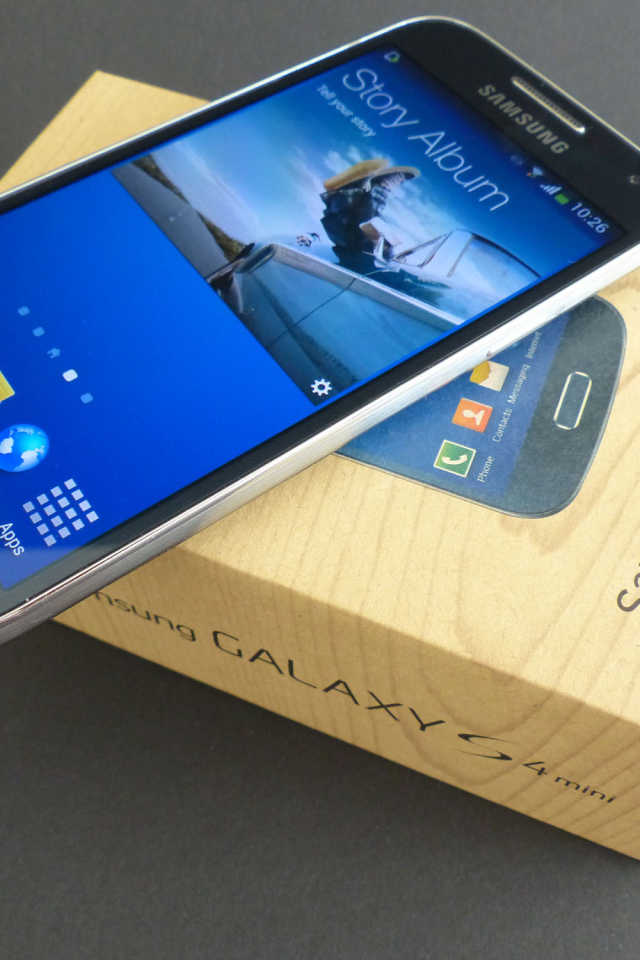 Samsung Galaxy S4 Mini и коробка