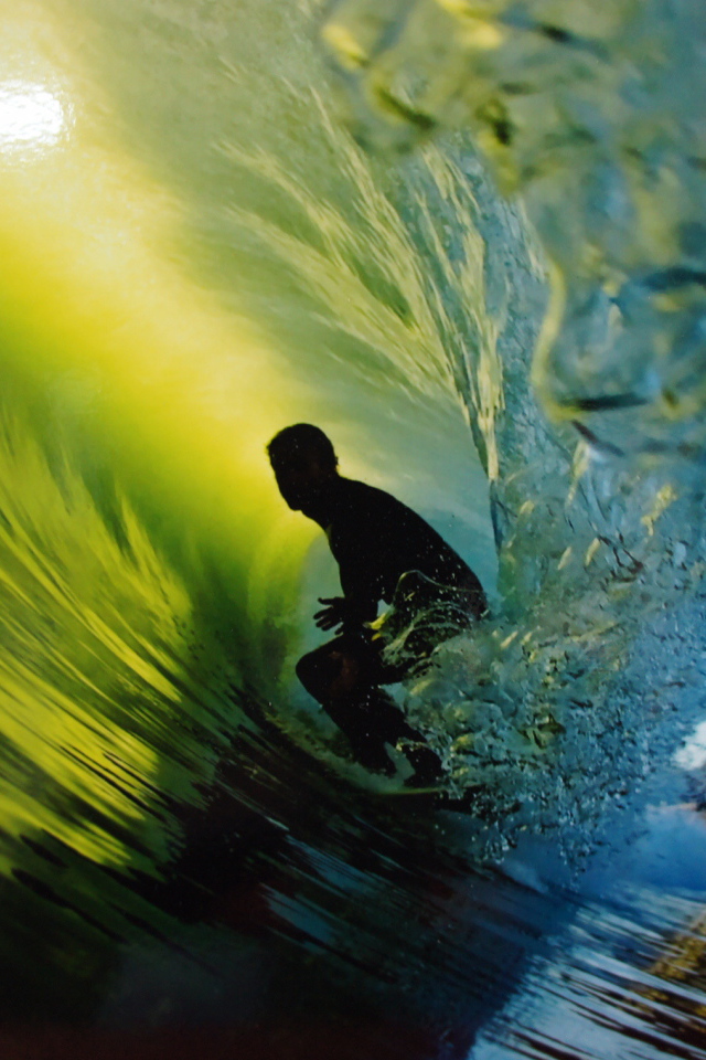 Сёрфер на волне