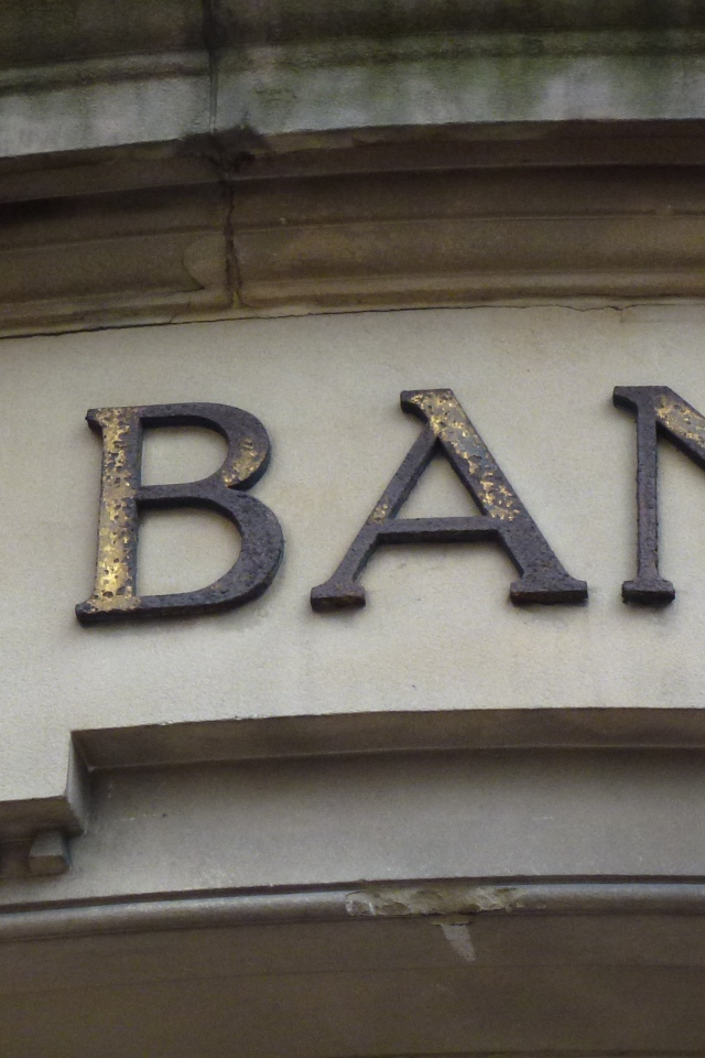 Банк и Space Invader