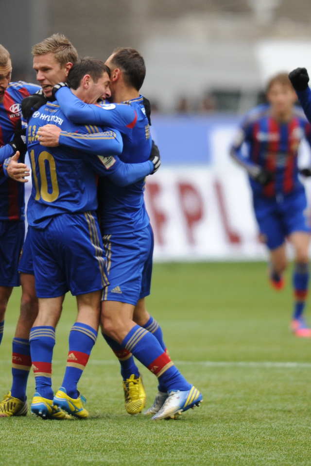 Полузащитник ЦСКА Алан Дзагоев и его команда