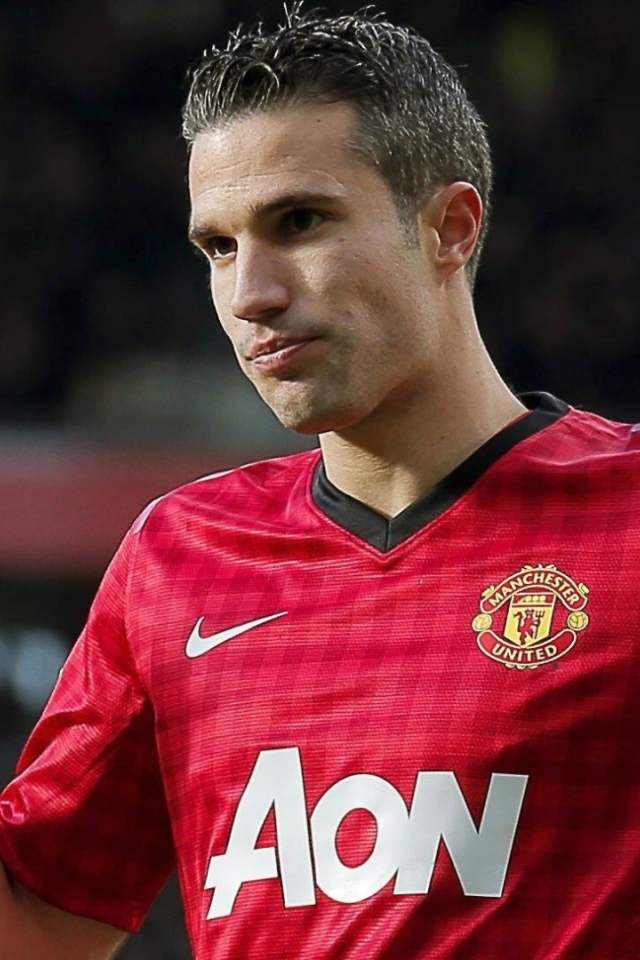 Нападавший игрок Манчестер Юнайтед Робин ван Перси получил желтую карточку