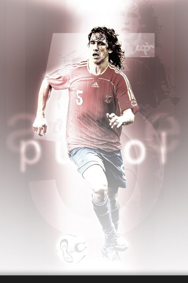 Лучший защитник футболист Барселоны Карлес Пуйоль