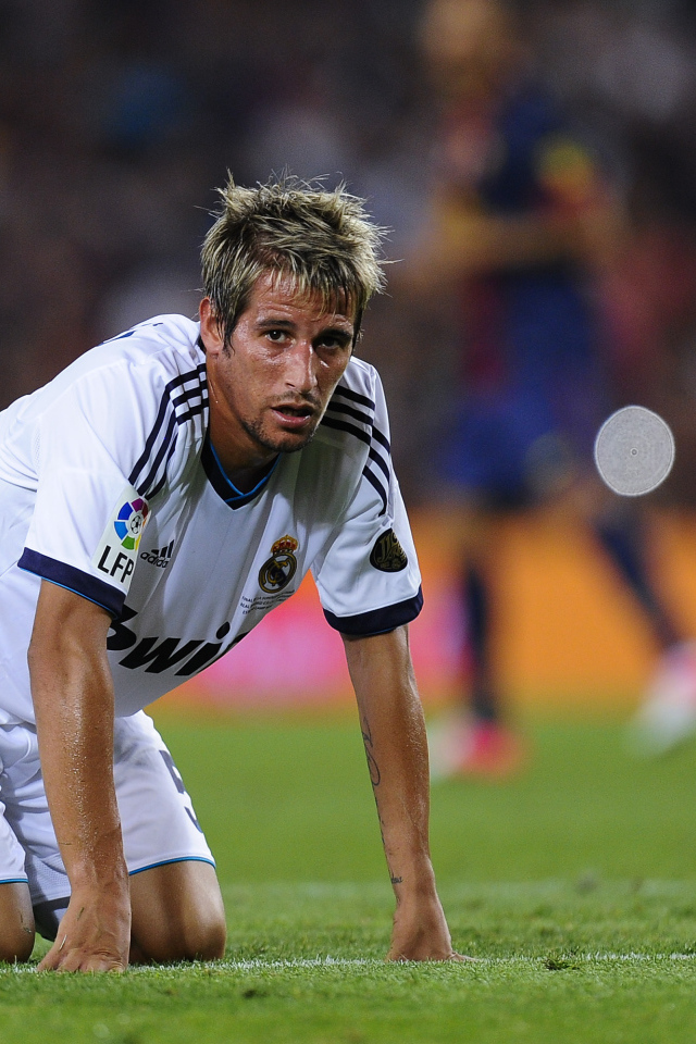 Лучший защитник Реал Мадрид Фабио Коэнтрау на коленях