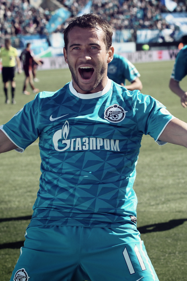 Лучший футболист Зенита Александр Кержаков забил гол