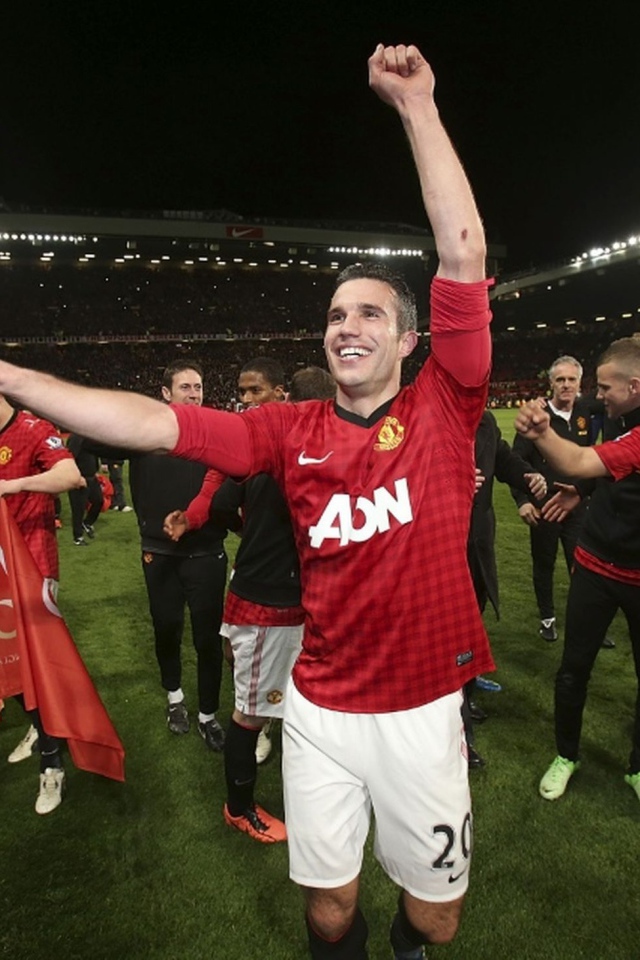 Лучший футболист Манчестер Юнайтед Робин ван Перси и его команда