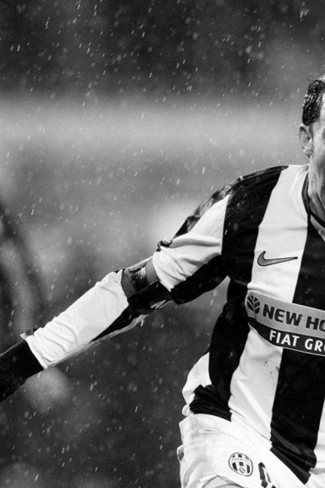 Лучший футболист Сиднея Алессандро Дель Пьеро в темных тонах