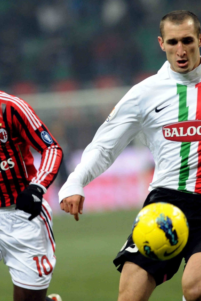 Лучший игрок Ювентуса Джорджо Кьеллини в центре событий