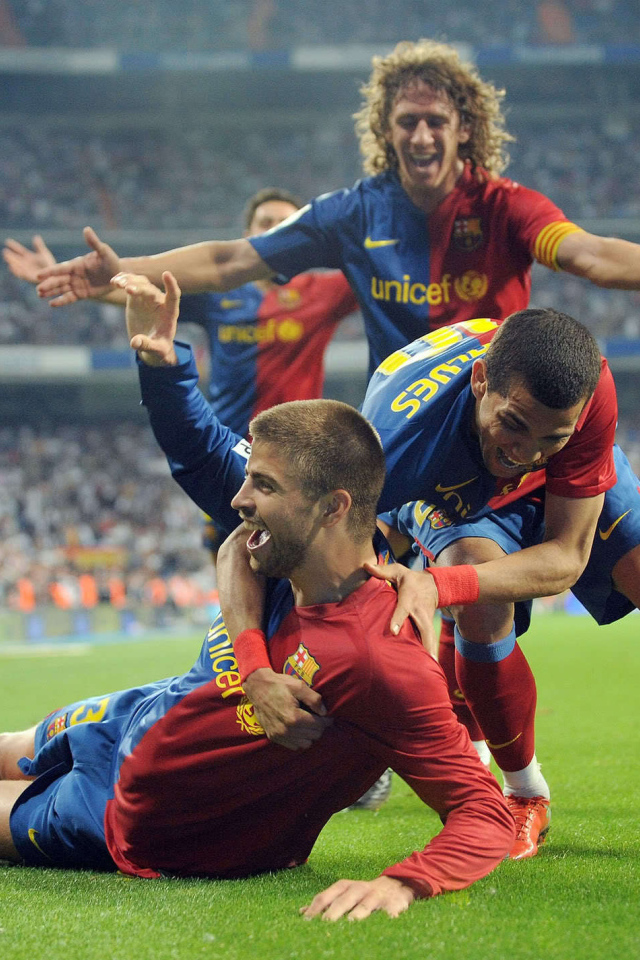 Защитник Барселоны Херард Пике забил гол