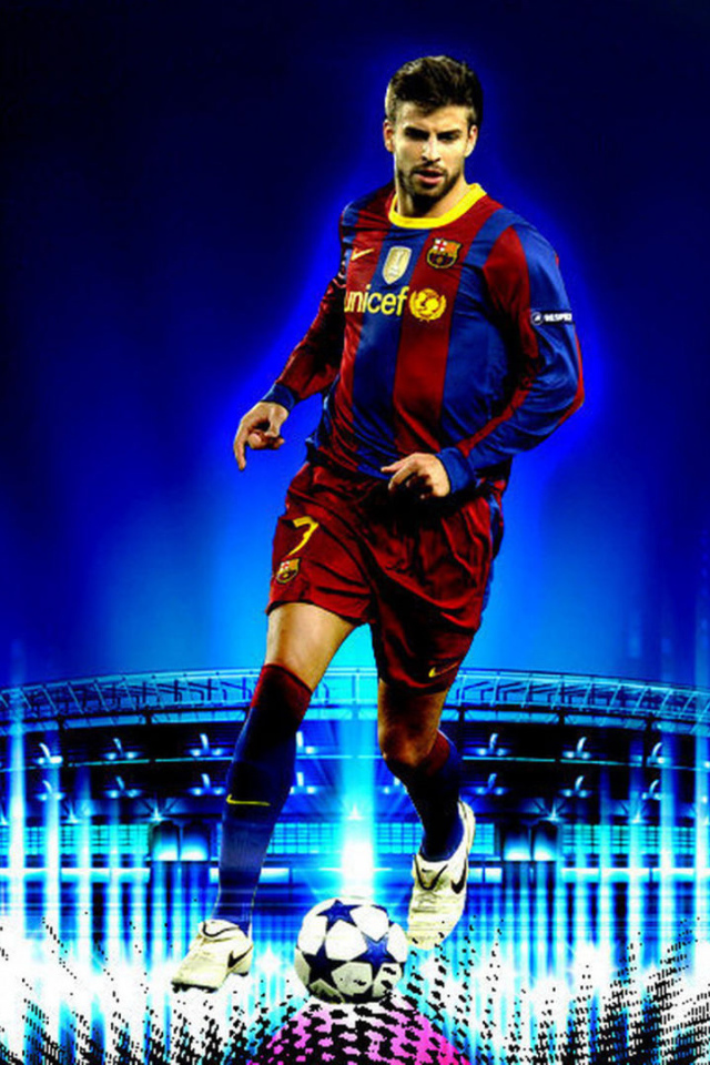 Защитник Барселоны Херард Пике с мячом