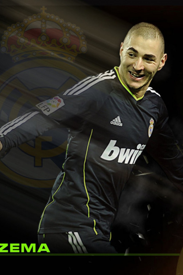 Футболист Реал Мадрида Карим Бензема в середине игры